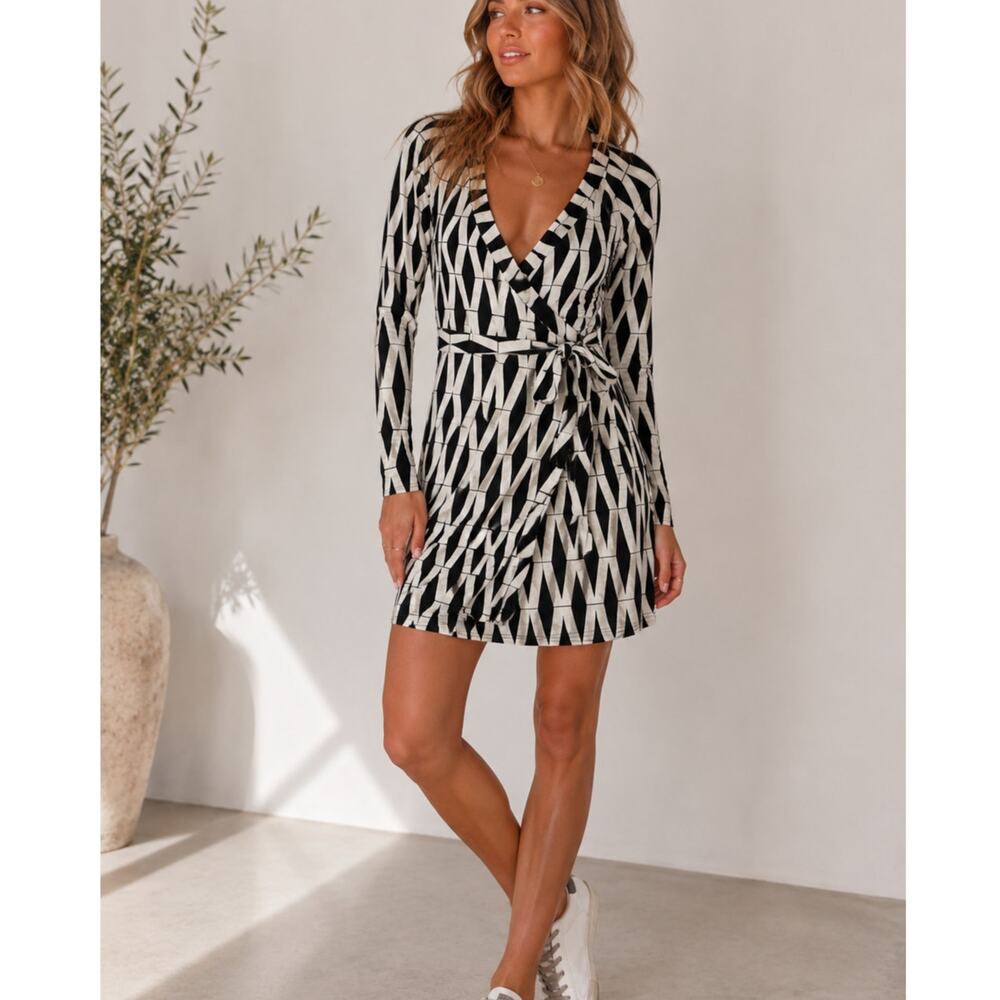 Tart Black & White Geometric Print Wrap Dress Womens XS Long Sleeve Mini Jersey